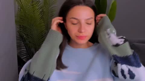 Snapshot of whoislulu chatting on 12.21.24 whoislulu online show from 12.21.24