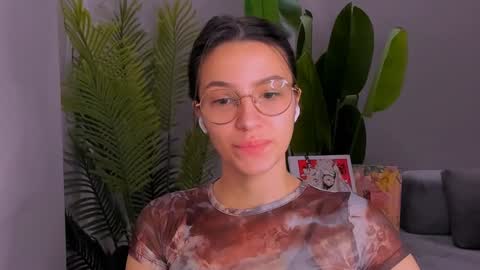 Snapshot of whoislulu chatting on 12.22.24 whoislulu online show from 12.22.24