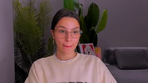 Snapshot of whoislulu chatting on 01.06.25 whoislulu online show from 01.06.25