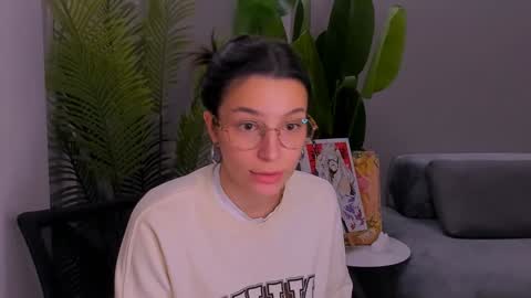 Snapshot of whoislulu chatting on 01.06.25 whoislulu online show from 01.06.25