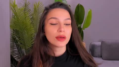 Snapshot of whoislulu chatting on 01.14.25 whoislulu online show from 01.14.25