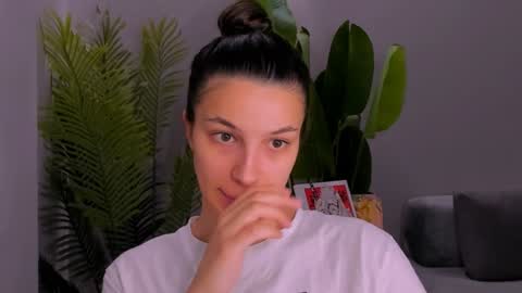 Snapshot of whoislulu chatting on 01.28.25 whoislulu online show from 01.28.25