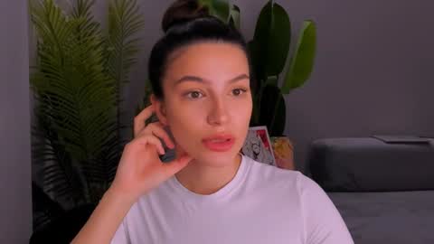 Snapshot of whoislulu chatting on 01.31.25 whoislulu online show from 01.31.25