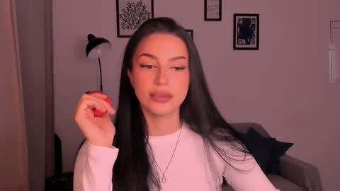 Snapshot of whoislulu chatting on 10.18.25 whoislulu online show from 10.18.25