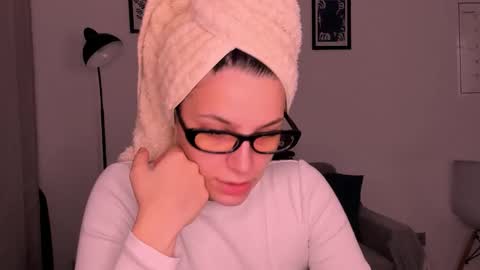 Snapshot of whoislulu chatting on 10.21.25 whoislulu online show from 10.21.25