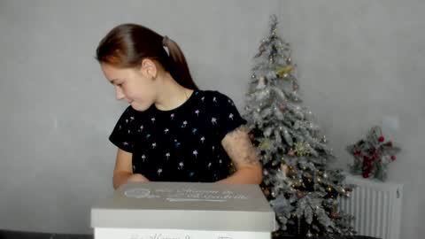 Snapshot of why_again_me chatting on 12.28.24 Veronica online show from 12.28.24