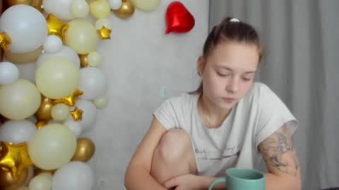 Snapshot of why_again_me chatting on 01.22.25 Veronica online show from 01.22.25