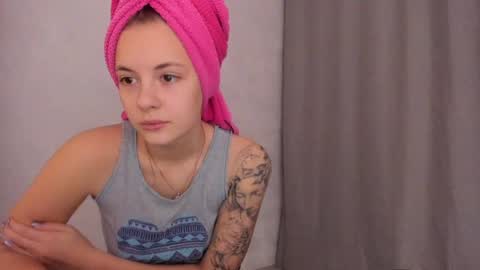 Snapshot of why_again_me chatting on 01.23.25 Veronica online show from 01.23.25