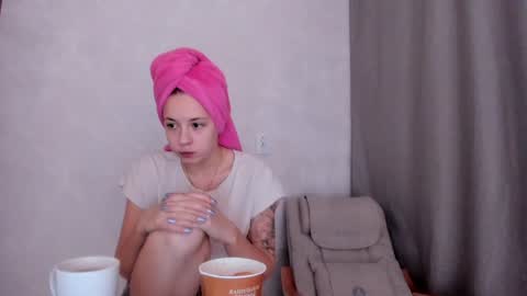 Snapshot of why_again_me chatting on 01.30.25 Veronica online show from 01.30.25