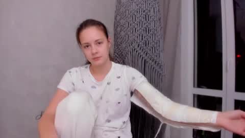 Snapshot of why_again_me chatting on 03.11.25 Veronica online show from 03.11.25