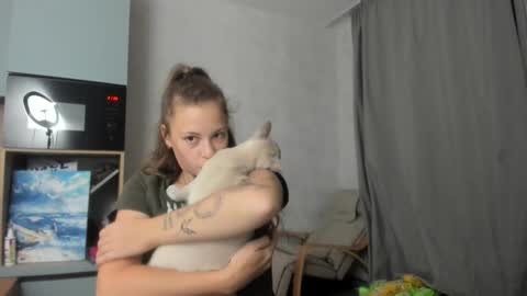 Snapshot of why_again_me chatting on 09.10.25 Veronica online show from 09.10.25