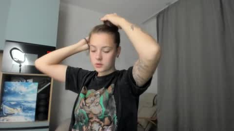 Snapshot of why_again_me chatting on 09.13.25 Veronica online show from 09.13.25