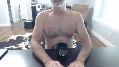 Snapshot of whyjonnie chatting on 09.26.25 Why Jonnie online show from 09.26.25