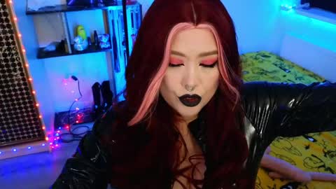 Laura  online show from 05.10.26