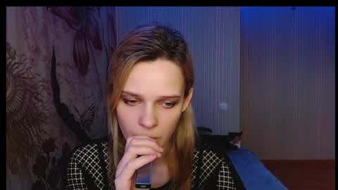 Snapshot of wicky_hey chatting on 11.25.25 Victoria online show from 11.25.25