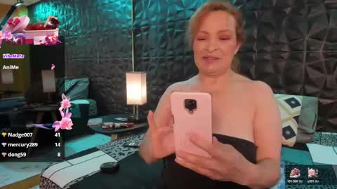 Snapshot of wife_mature chatting on 12.30.24 sussy online show from 12.30.24