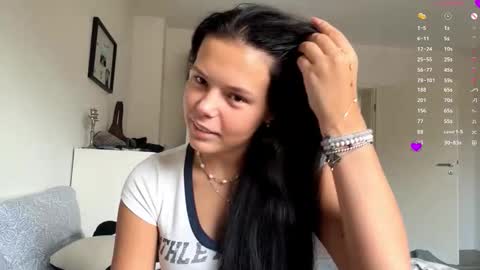 Mia online show from 11.08.25