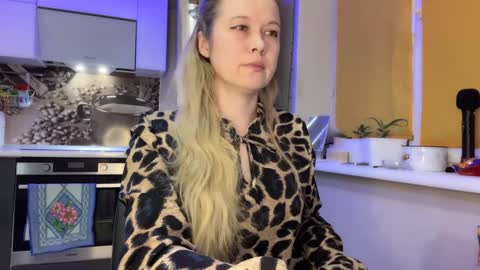 Snapshot of wildcatling chatting on 01.07.25 Olivia online show from 01.07.25
