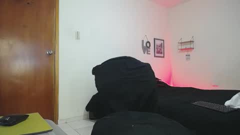 Snapshot of wilder_grey chatting on 10.22.25 Wilder Grey online show from 10.22.25