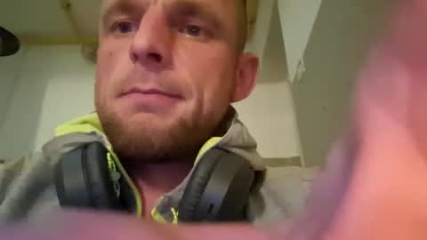 Snapshot of wildmike93 chatting on 10.02.25 wildmike93 online show from 10.02.25