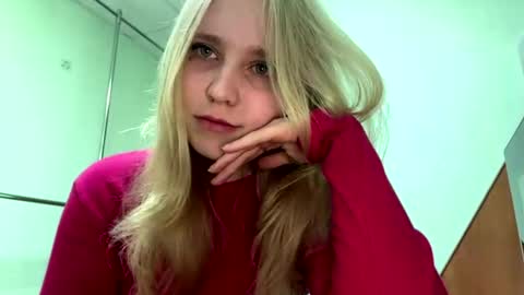 Snapshot of wilhelminafraker chatting on 05.22.26 Anny online show from 05.22.26
