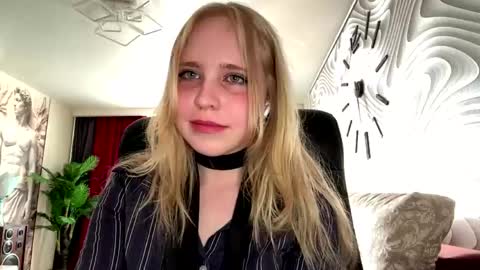 Snapshot of wilhelminafraker chatting on 05.24.26 Anny online show from 05.24.26