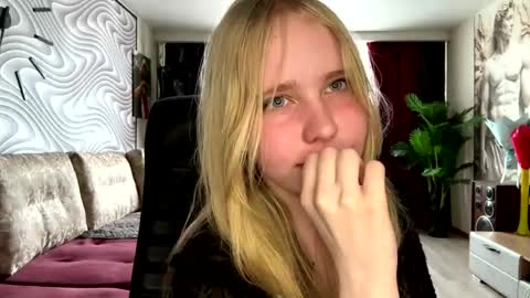 Snapshot of wilhelminafraker chatting on 05.28.26 Anny online show from 05.28.26
