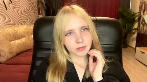 Snapshot of wilhelminafraker chatting on 06.29.26 Anny online show from 06.29.26