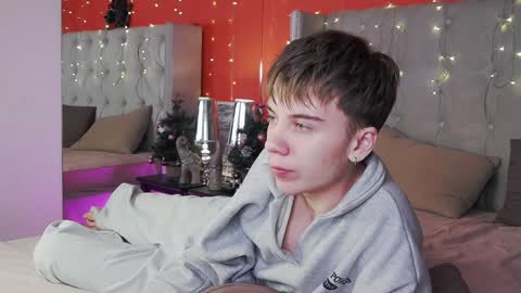 Snapshot of william_ross chatting on 12.24.24 will online show from 12.24.24