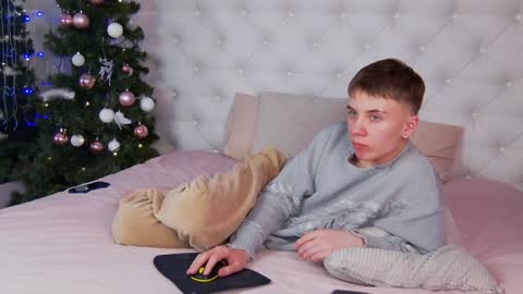 Snapshot of william_ross chatting on 01.11.25 will online show from 01.11.25