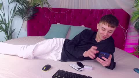 Snapshot of william_ross chatting on 01.16.25 will online show from 01.16.25