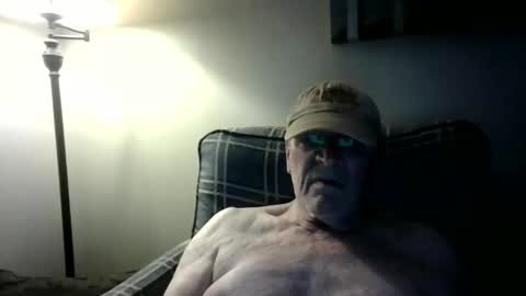 Snapshot of willnedoher chatting on 09.28.25 Willhedoher online show from 09.28.25