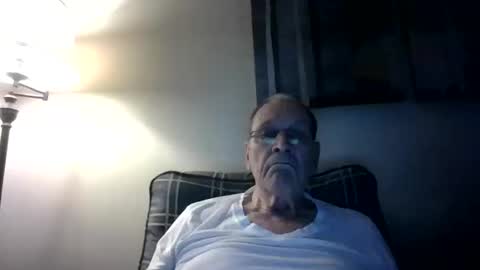 Snapshot of willnedoher chatting on 10.10.25 Willhedoher online show from 10.10.25