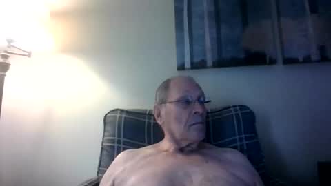 Snapshot of willnedoher chatting on 10.13.25 Willhedoher online show from 10.13.25