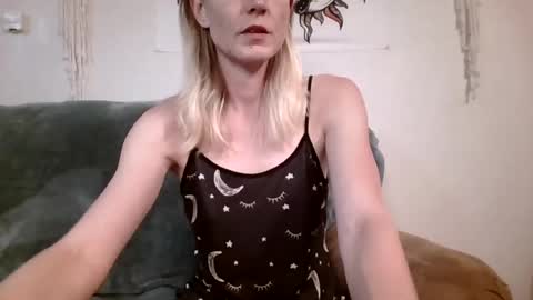 Snapshot of willowxo223 chatting on 06.22.26 willowxo223 online show from 06.22.26