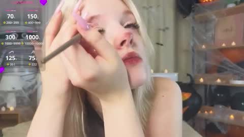 Snapshot of wilonebute chatting on 10.31.25 Mary online show from 10.31.25