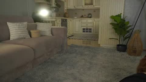 Snapshot of winnieriedesel chatting on 06.19.26 Lillian online show from 06.19.26