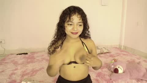 Snapshot of winnifer_gonzalez chatting on 06.10.26 Winnifer Gonzalez online show from 06.10.26