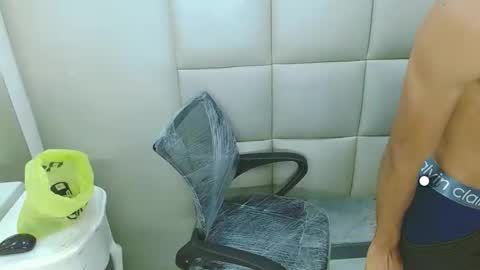 WinnyBarness online show from 10.24.25