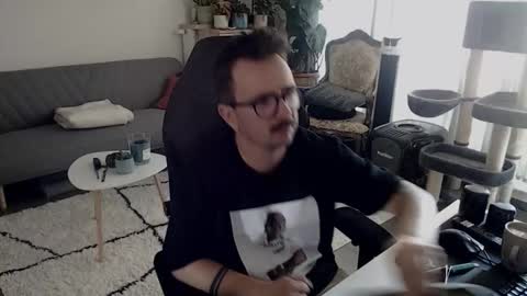 Snapshot of winnydepooh chatting on 10.01.25 cream36 online show from 10.01.25