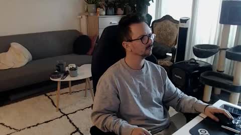 Snapshot of winnydepooh chatting on 10.10.25 cream36 online show from 10.10.25