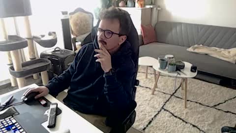 Snapshot of winnydepooh chatting on 10.14.25 cream36 online show from 10.14.25