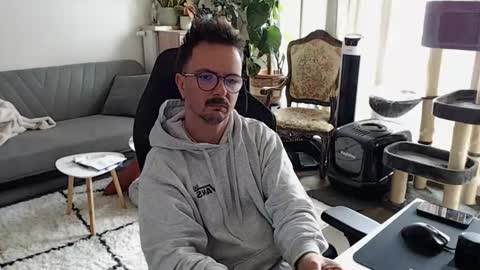 Snapshot of winnydepooh chatting on 11.10.25 cream36 online show from 11.10.25