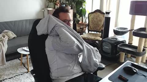 Snapshot of winnydepooh chatting on 11.11.25 cream36 online show from 11.11.25