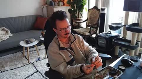 Snapshot of winnydepooh chatting on 11.24.25 cream36 online show from 11.24.25