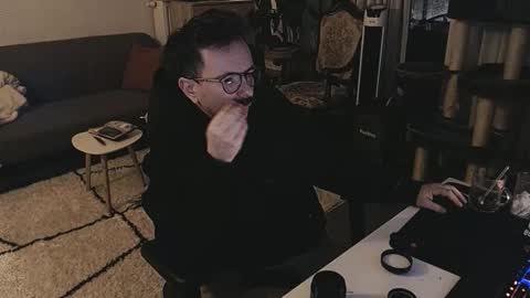 Snapshot of winnydepooh chatting on 11.25.25 cream36 online show from 11.25.25