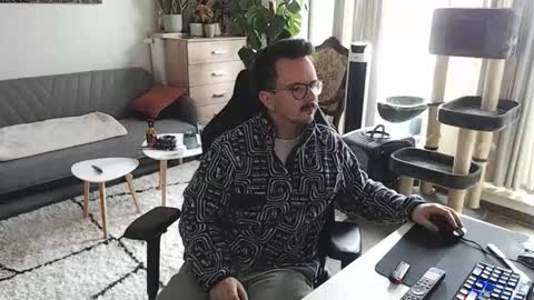 Snapshot of winnydepooh chatting on 11.27.25 cream36 online show from 11.27.25