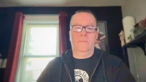 Snapshot of wintyr chatting on 10.25.25 wintyr online show from 10.25.25