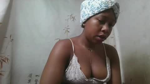 Snapshot of wissinaaa chatting on 10.05.25 wissinaaa online show from 10.05.25