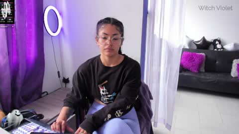 Snapshot of witchofhearts chatting on 12.21.24     Luna Violeta  A r t i s t  online show from 12.21.24